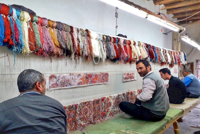 بررسی مراتب احیای هنر صنعت فرش دستبافت در آذربایجان شرقی